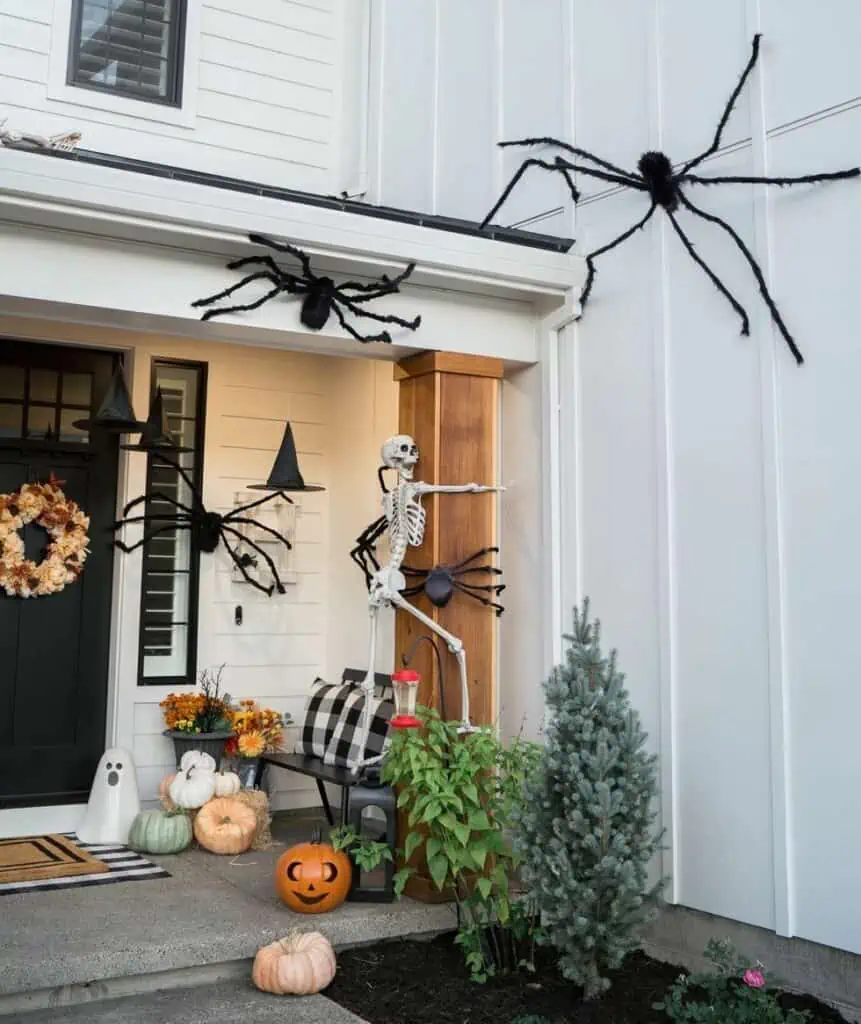 Nejlepší nápady na Halloweenskou výzdobu - lezoucí pavouk