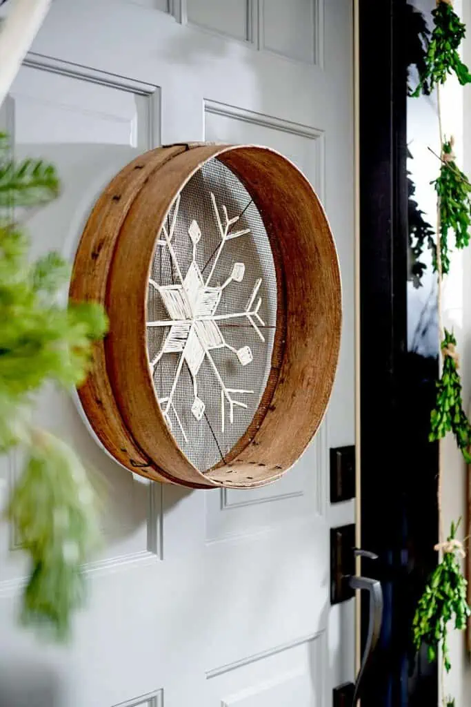 Oslnivé zimní dekorace na dveře pro uvítání sezóny