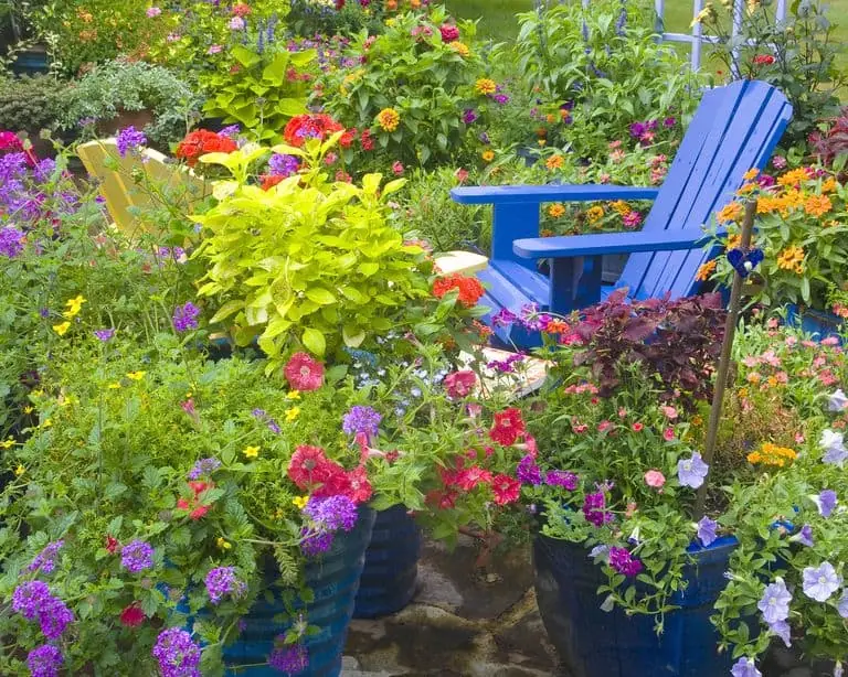 7 věcí, které dělají zahradu "levnou" - a jak pozvednout její design
