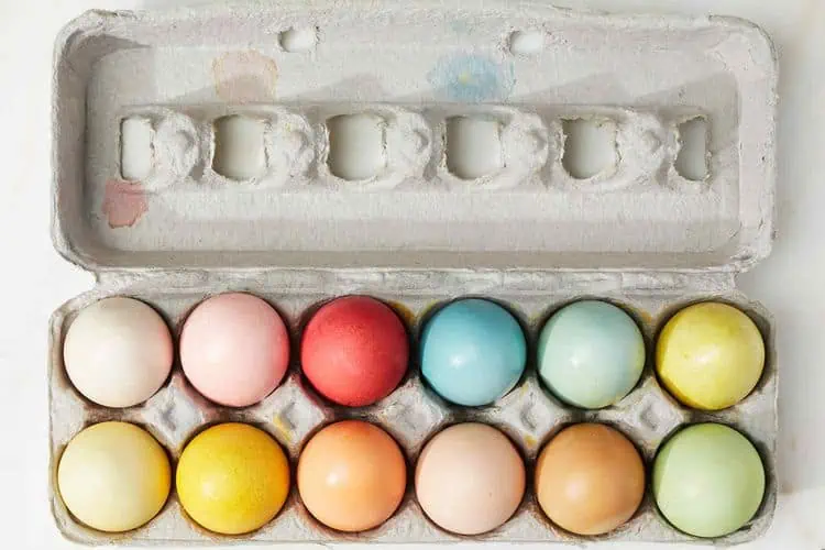 Přírodní barvení velikonočních vajíček: Jak vyrobit přírodní barviva?