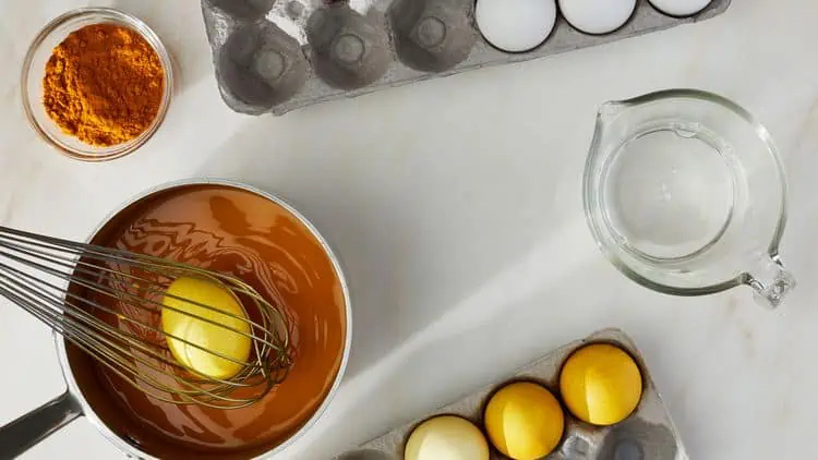 Přírodní barvení velikonočních vajíček: Jak vyrobit přírodní barviva?