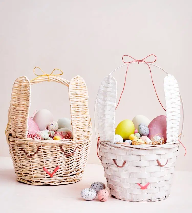 Košík s velikonočním zajíčkem