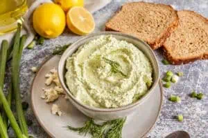 Středomořský citronový feta dip: osvěžující pochoutka