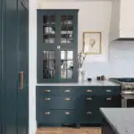 Bílé interiéry, které okouzlí: inspirace pro každou místnost