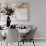 Odvážný styl plný kontrastů a elegance: černá barva v interiéru